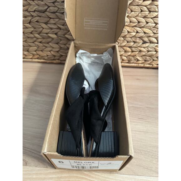 NIB! Journee Collection MELORA LOW BLOCK HEELS IN VEGAN LEATHER - Picture 6 of 13